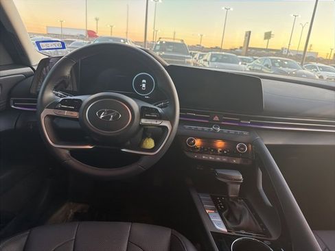 Used 2023 Hyundai Elantra Limited image 16