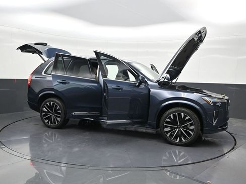 New 2026 Volvo XC90 B6 Plus w/ Protection Package Premier AWD/4WD image 32