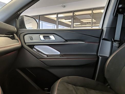 Certified 2025 Ford Explorer ST image 25