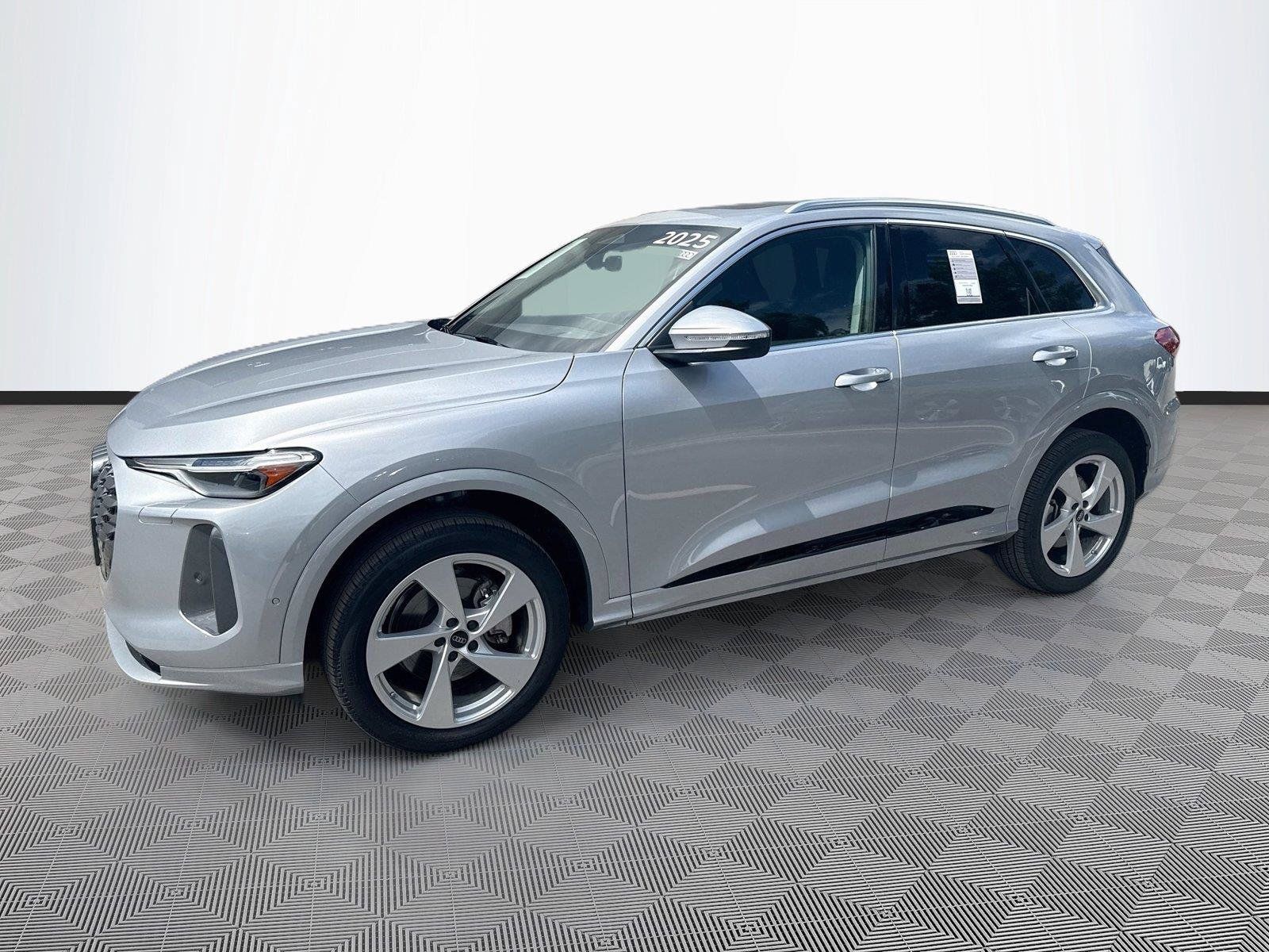 Certified 2025 Audi Q5 Premium AWD/4WD image 3
