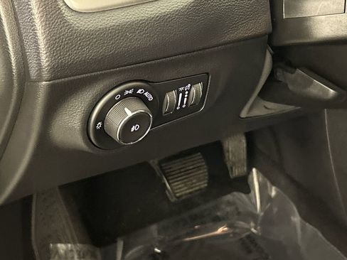 Used 2018 Jeep Compass Latitude image 13