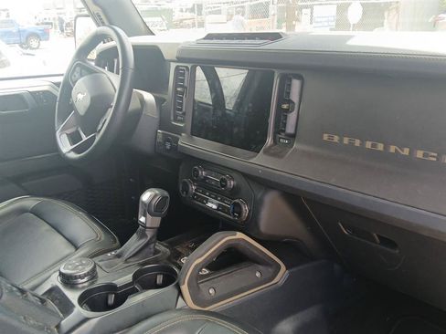 Used 2025 Ford Bronco Badlands w/ Sasquatch Package AWD/4WD image 9