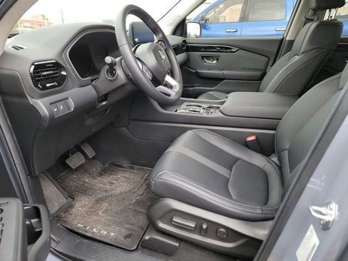 Used 2025 Honda Pilot Touring image 10