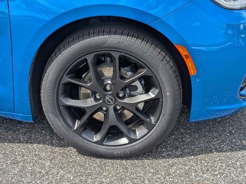 New 2026 Chrysler Pacifica Limited w/ S Appearance Package FWD image 11