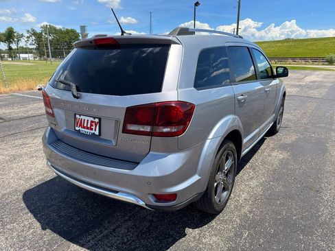 Used 2018 Dodge Journey Crossroad w/ Nav & Sun Group FWD image 8