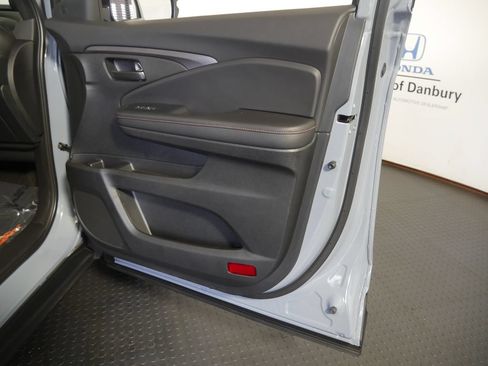 Used 2023 Honda Passport TrailSport image 5