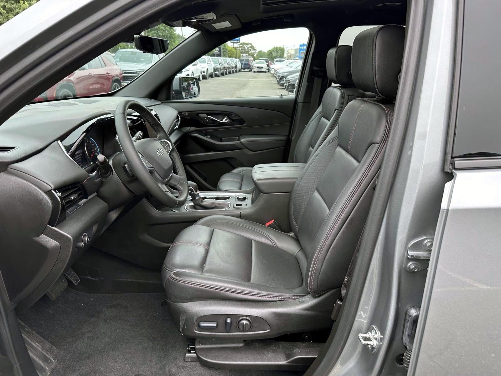 Used 2023 Chevrolet Traverse RS AWD/4WD image 11