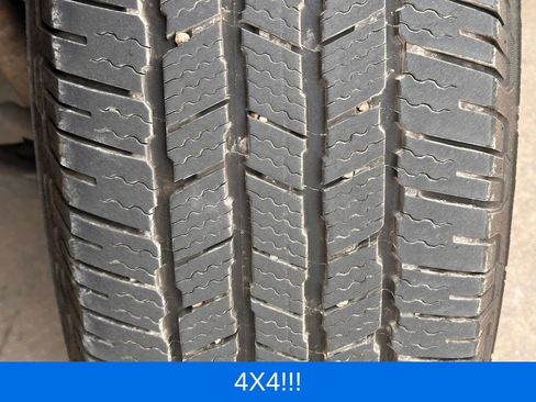 Used 2022 GMC Sierra 1500 AT4 w/ AT4 Premium Package image 3