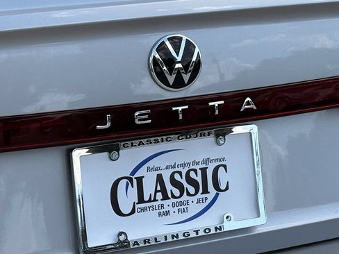 Used 2025 Volkswagen Jetta SE FWD image 7