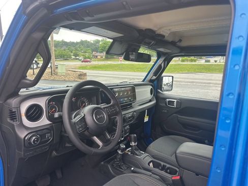 New 2025 Jeep Gladiator Sport image 24