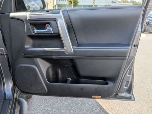 Used 2022 Toyota 4Runner SR5 Premium w/ Moonroof Package RWD image 35