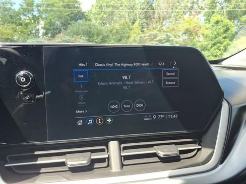 Used 2024 Chevrolet Trax LS w/ LS Convenience Package FWD image 17