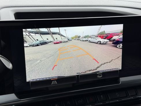 Used 2024 GMC Sierra 1500 SLT image 4