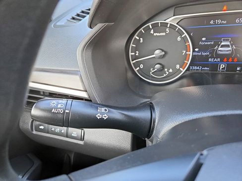 Used 2025 Nissan Altima 2.5 SV image 18