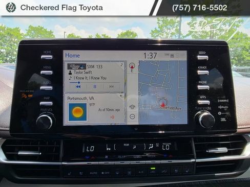 Used 2023 Toyota Sienna Platinum AWD/4WD image 16