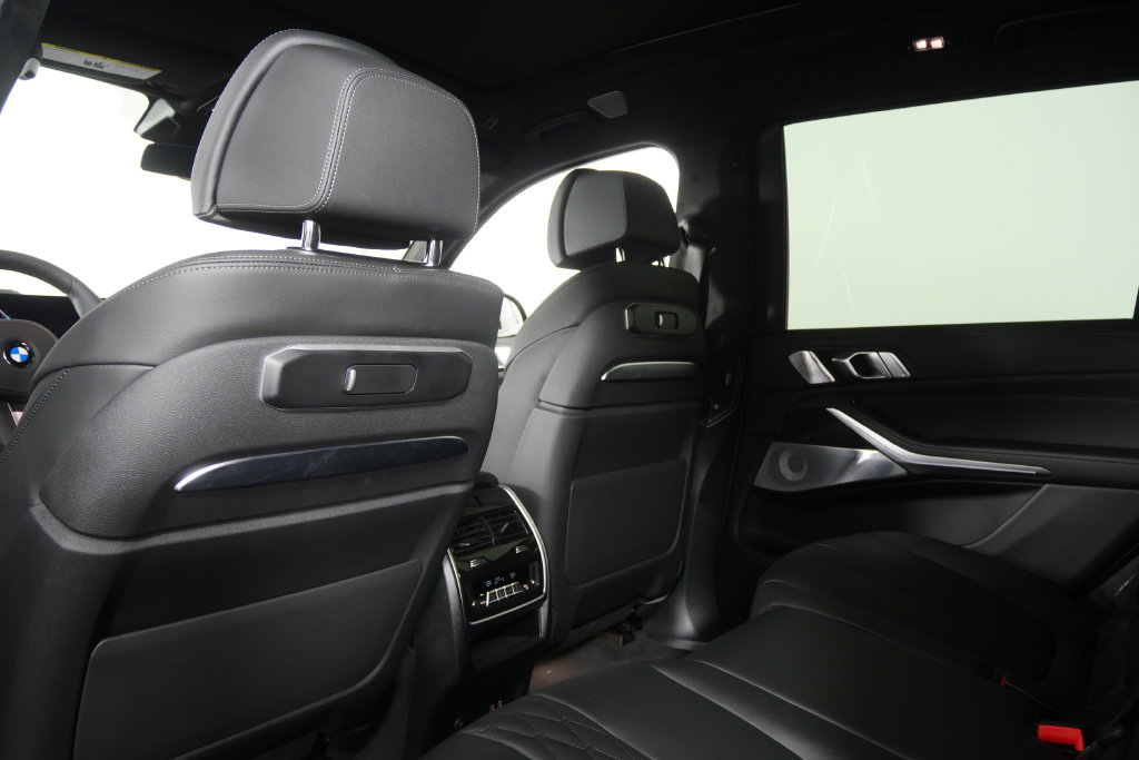 Used 2027 BMW X7 xDrive40i w/ Executive Package AWD/4WD image 18