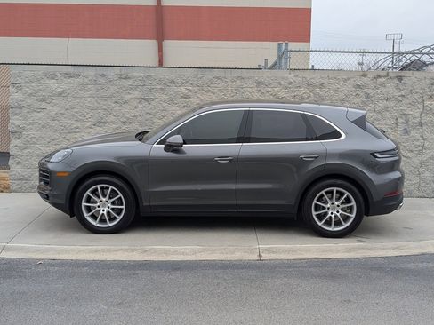 Certified 2024 Porsche Cayenne image 3