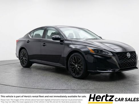 Used 2025 Nissan Altima 2.5 SV image 1