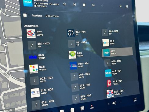 Used 2022 Tesla Model S image 14