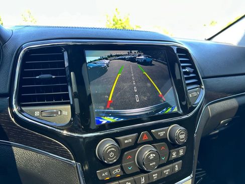 Used 2019 Jeep Grand Cherokee Summit w/ Platinum Series Group AWD/4WD image 17
