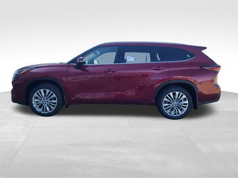 New 2026 Toyota Highlander Platinum image 9