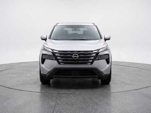 Used 2025 Nissan Rogue SV FWD image 2