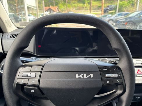 Used 2025 Kia K4 LXS FWD image 28