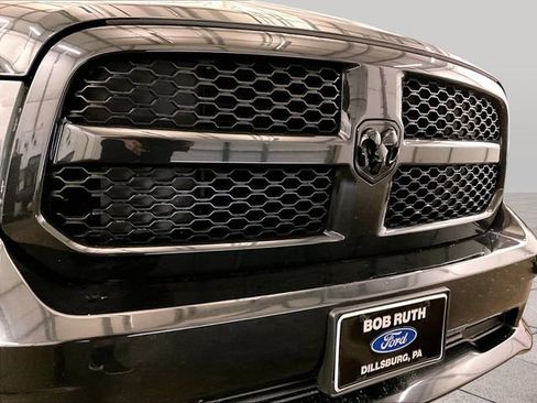 Used 2018 RAM 1500 Express w/ Black Ram 1500 Express Group AWD/4WD image 30
