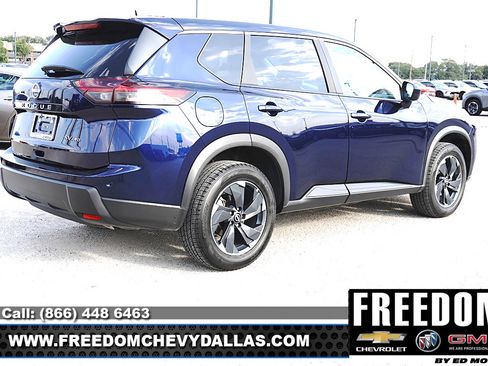 Used 2024 Nissan Rogue SV AWD/4WD image 9