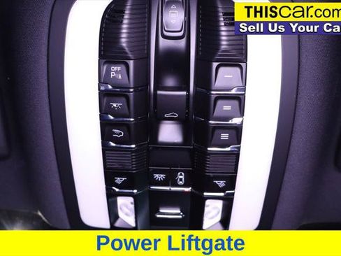 Used 2024 Porsche Macan AWD/4WD image 22