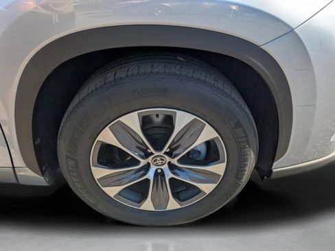 Used 2021 Toyota Highlander XLE image 29