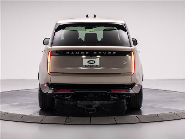 Used 2024 Land Rover Range Rover SV AWD/4WD image 4