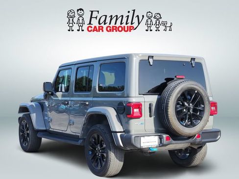 Used 2023 Jeep Wrangler Unlimited Sahara AWD/4WD image 3