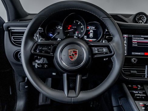 Certified 2025 Porsche Macan image 20