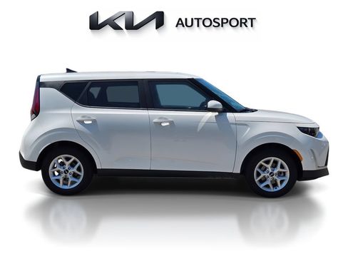 Certified 2025 Kia Soul LX w/ LX Technology Package FWD image 7