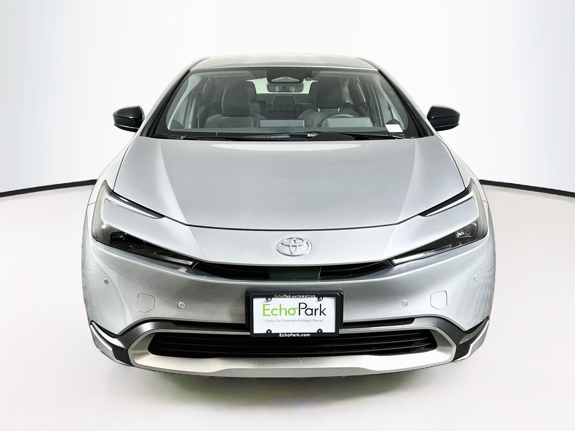 Used 2025 Toyota Prius Plug-In Hybrid FWD image 2