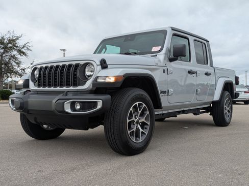 Used 2024 Jeep Gladiator Sport image 10