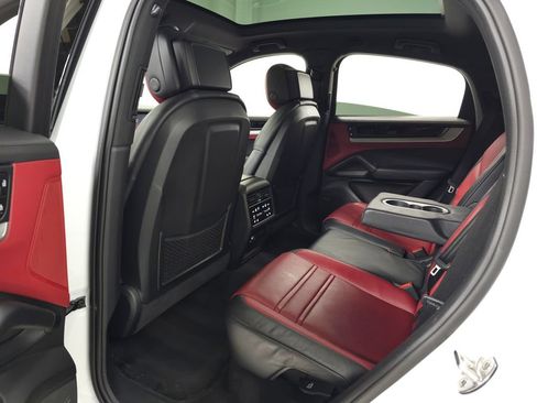 Used 2024 Porsche Cayenne S AWD/4WD image 42