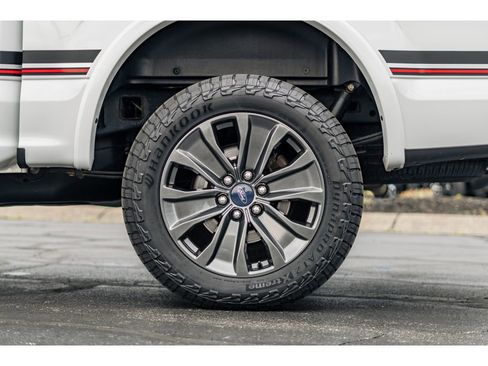 Used 2018 Ford F150 Lariat w/ Equipment Group 502A Luxury AWD/4WD image 5