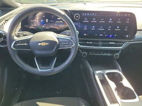 Used 2026 Chevrolet Equinox EV LT FWD image 4
