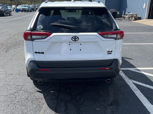 Used 2020 Toyota RAV4 XLE w/ Convenience Package image 5