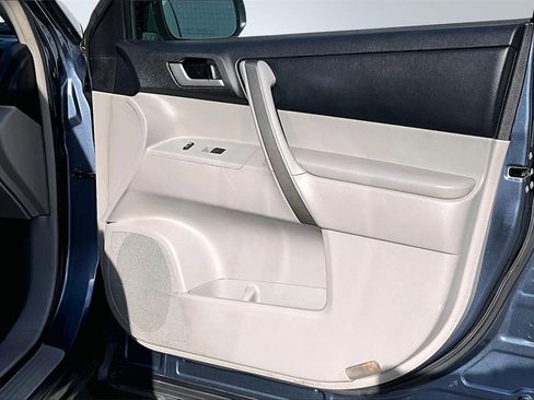 Used 2013 Toyota Highlander Plus image 25