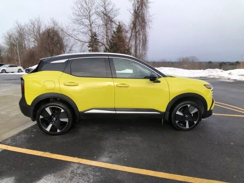 Certified 2025 Nissan Kicks SR image 8