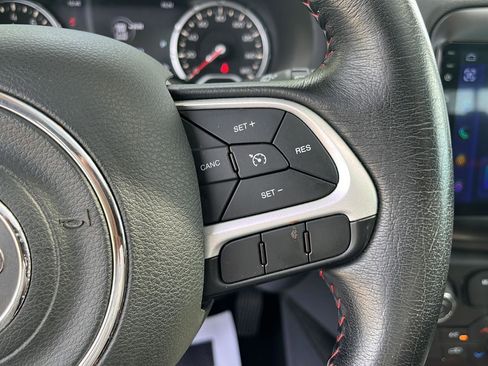 Used 2019 Jeep Renegade Trailhawk AWD/4WD image 15