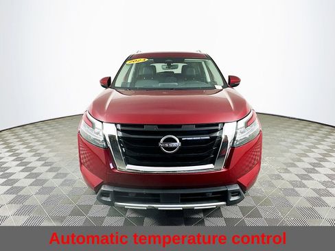 Used 2023 Nissan Pathfinder SL AWD/4WD image 5