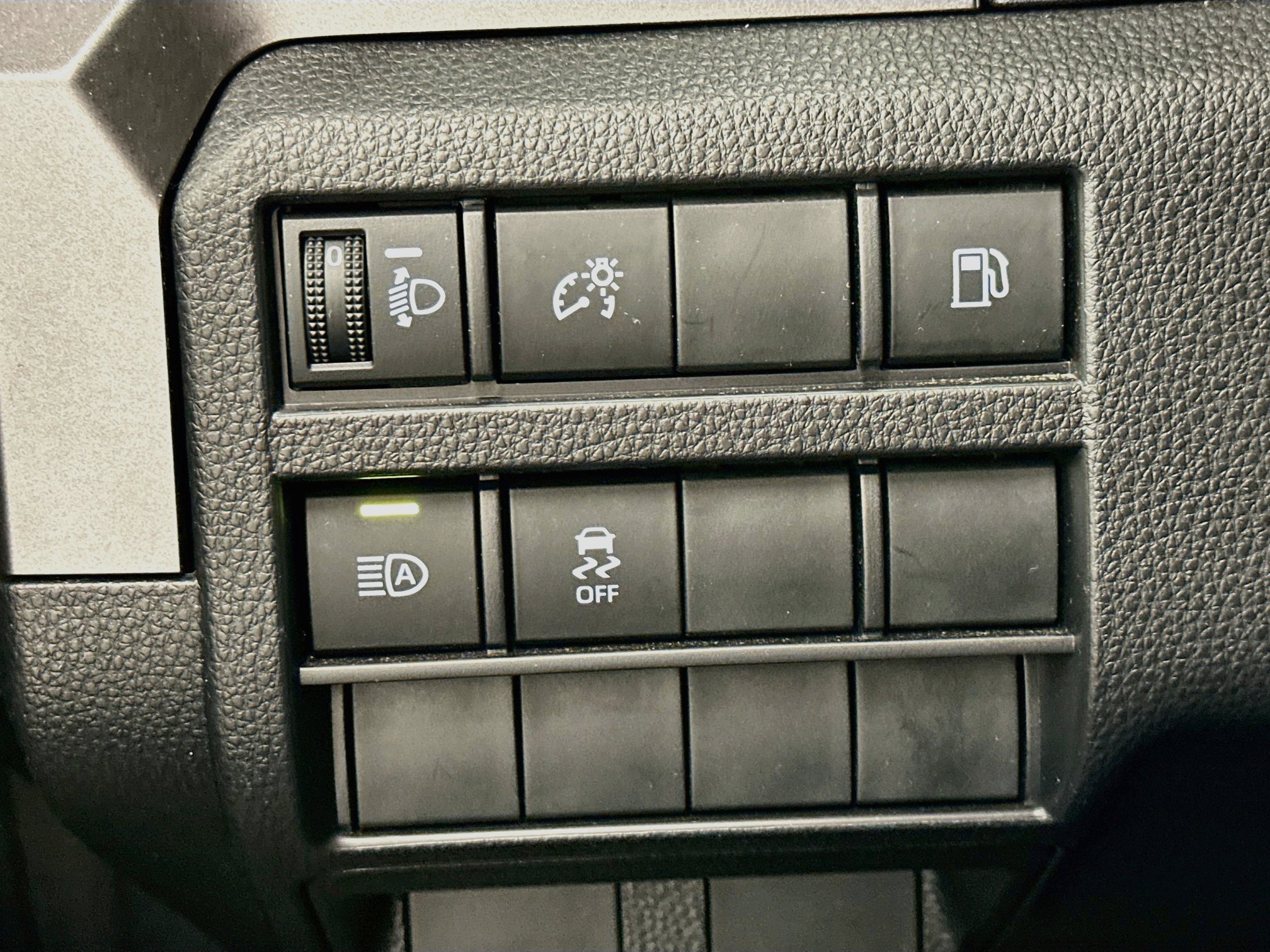 Used 2025 Toyota 4Runner SR5 AWD/4WD image 17