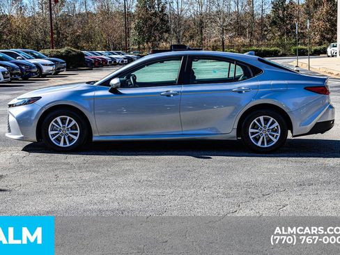 Used 2025 Toyota Camry LE image 9