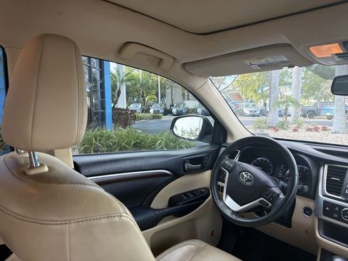 Used 2016 Toyota Highlander Limited Platinum image 17