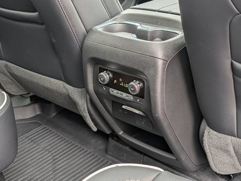 New 2026 GMC Acadia Denali w/ Super Cruise Package FWD image 33