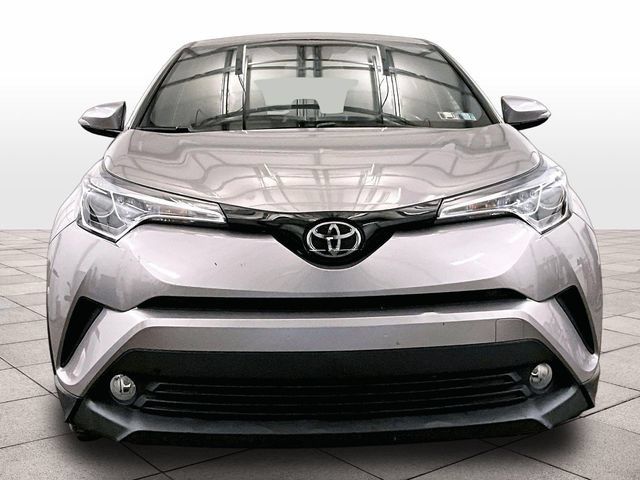 Used 2018 Toyota C-HR XLE FWD image 3